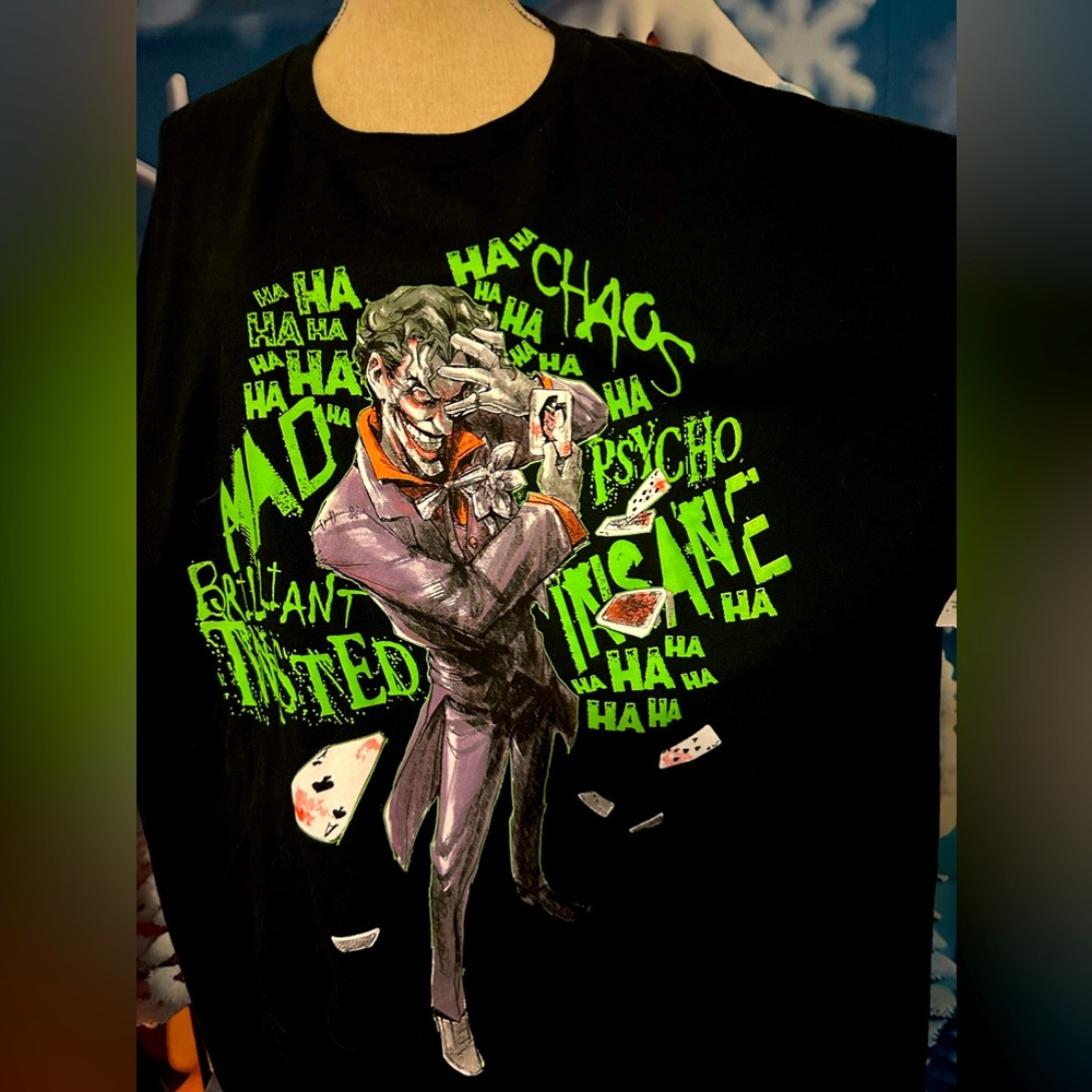 NWT CVLA Batman featuring, The Joker tee in 3X w/ black background & graphics.